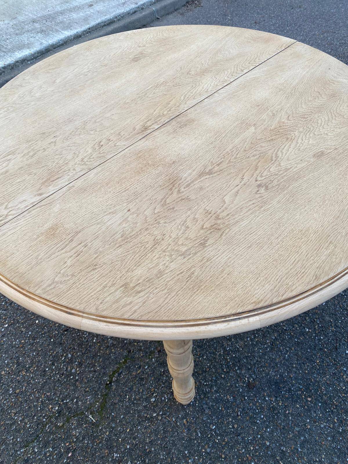 Renovated Louis Philippe round extendable dining table 115cm for 6 people.
