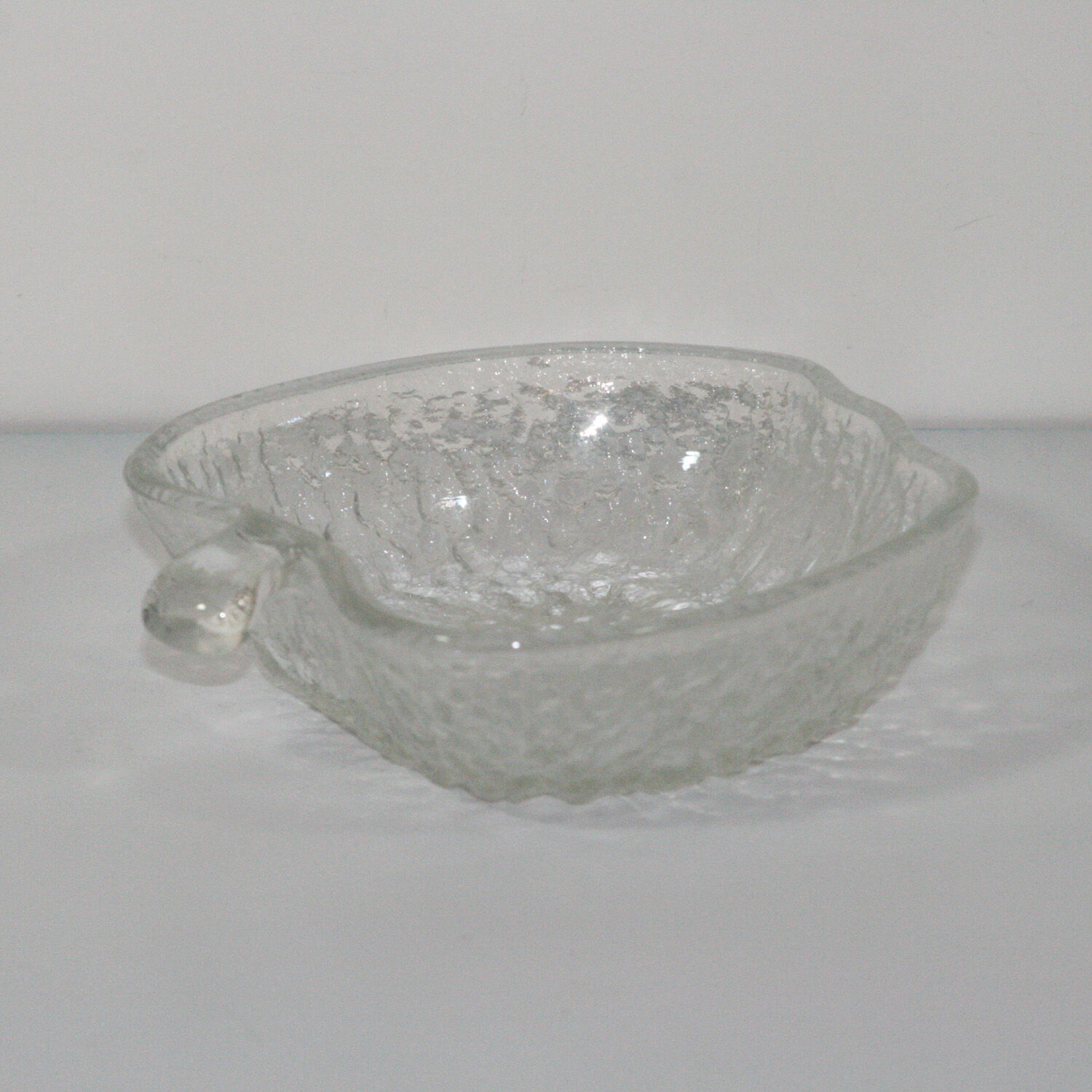 Service a dessert Apple Bowl and its 6 cups