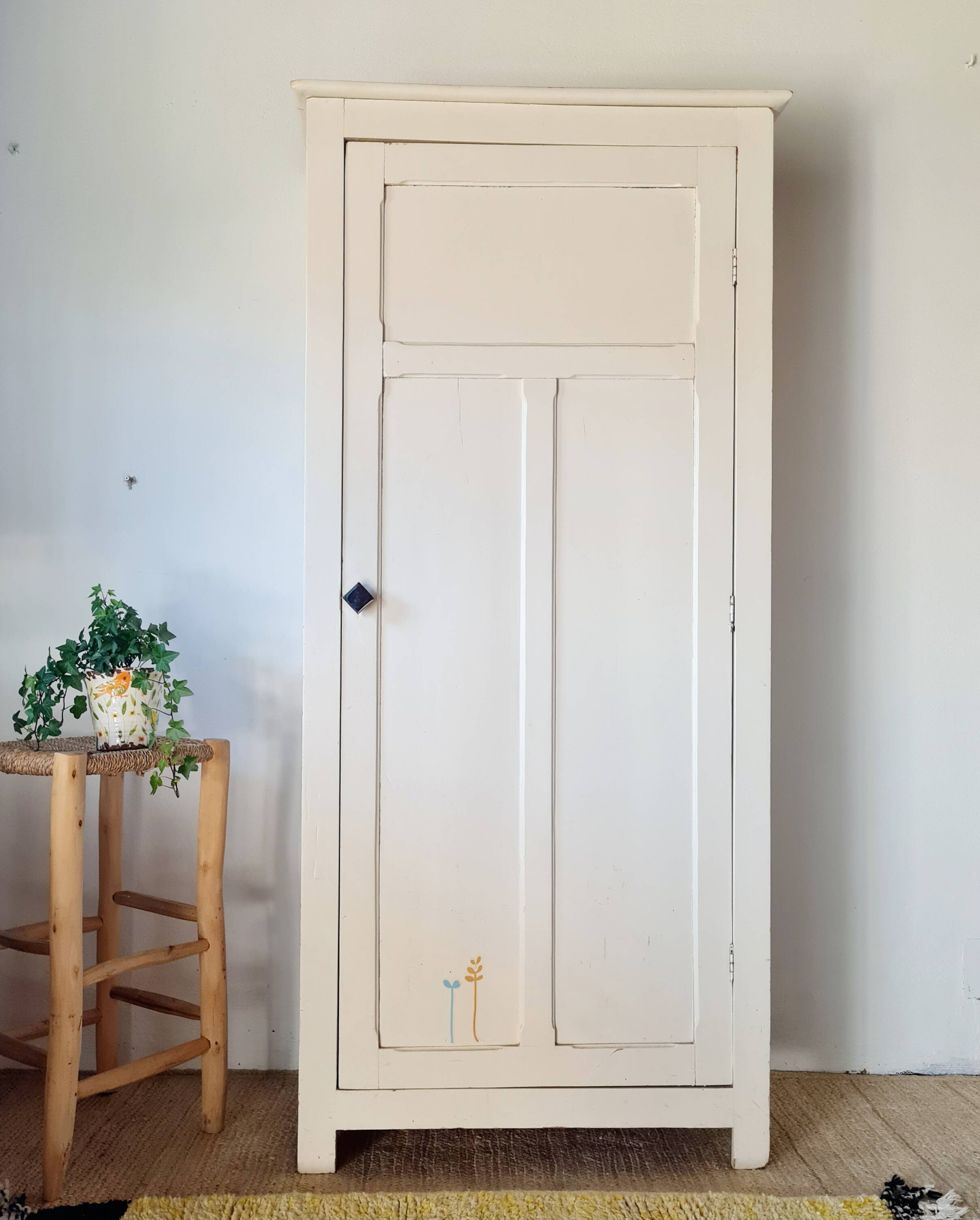 Antique Parisian bonnetière - Cream white - Panelled