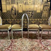Suite de 4 chaises médaillons de style Louis XVI