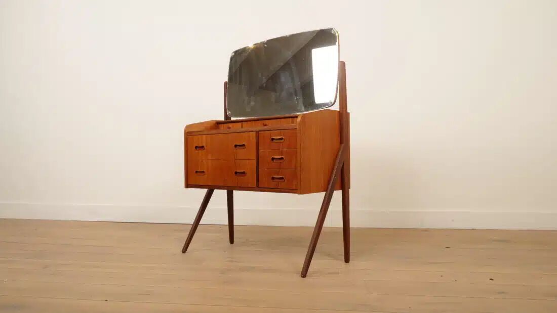 Vintage dressing table | Danish design | Teak