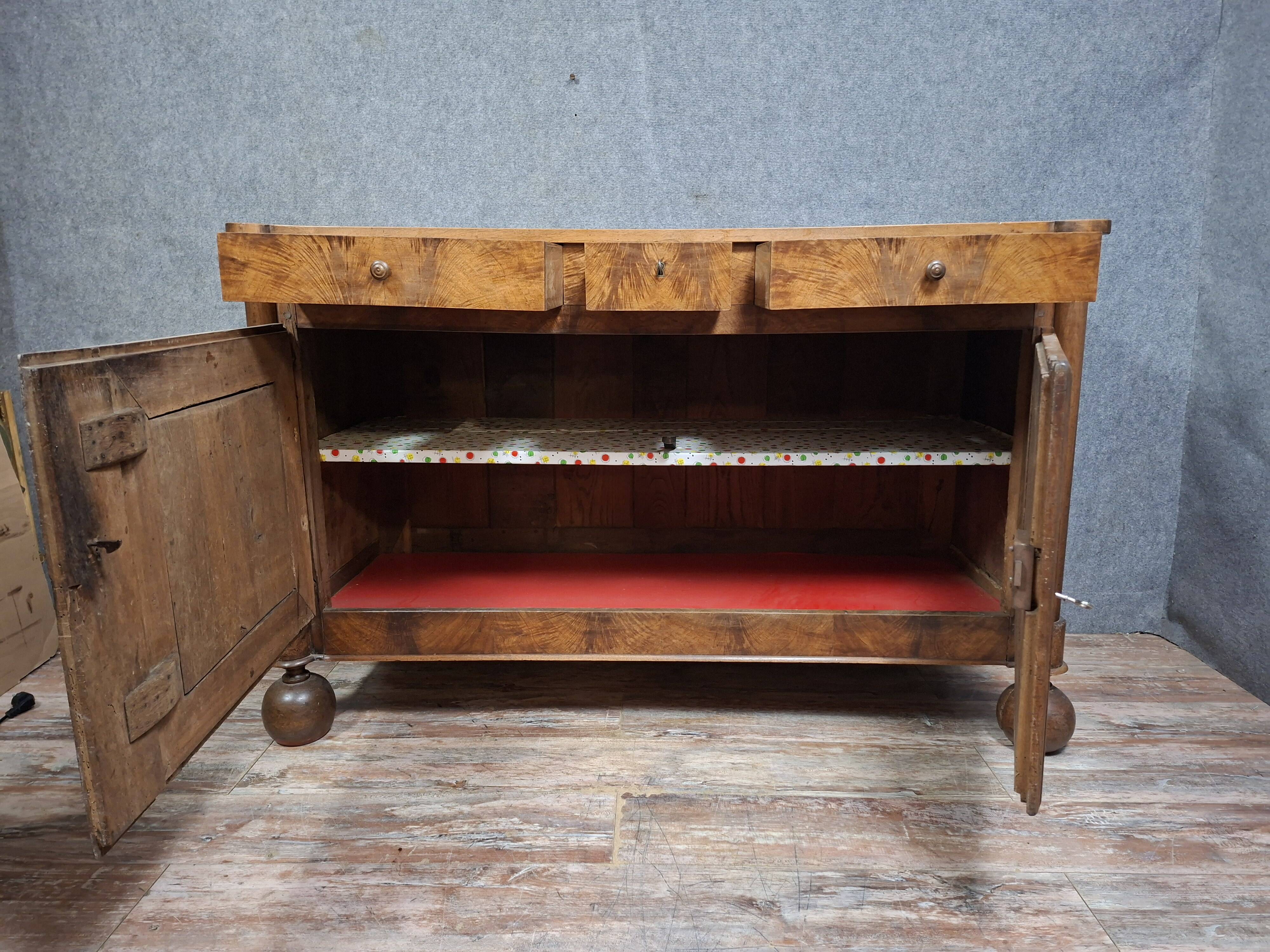 Louis-Philippe period sideboard in walnut, 19th century.