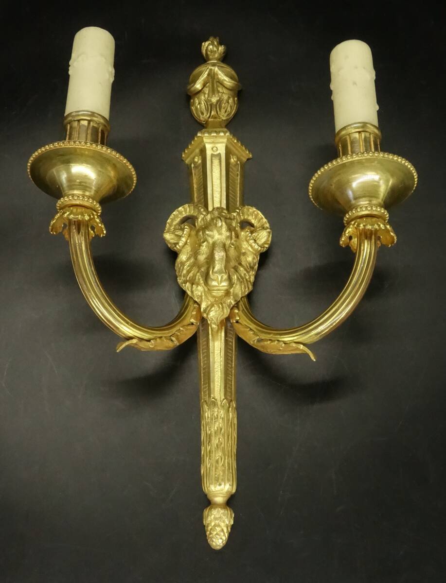 Large Louis XVI style ram's head and urn wall lamp - gilded bronze