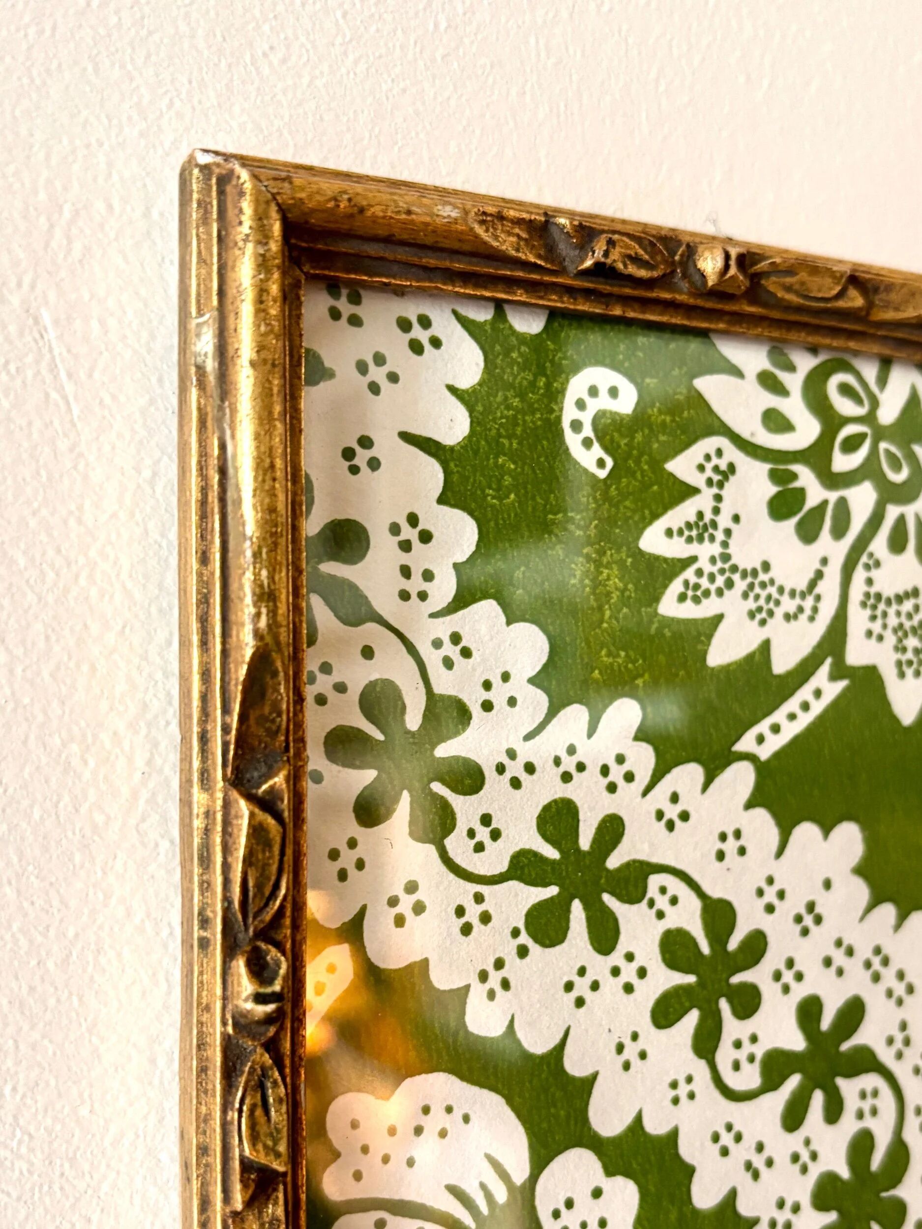 Golden wooden frame with domino paper Antoinette Poisson 96C "Oratorio"