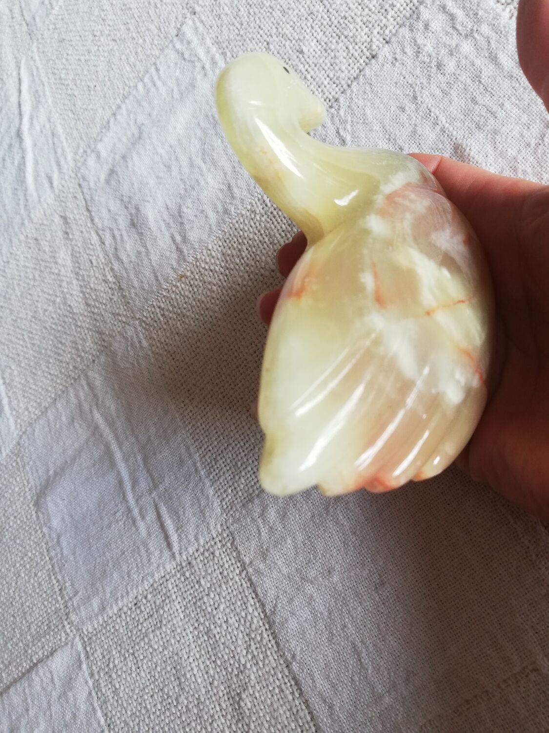 Statuette swan in onyx marble or aragonite