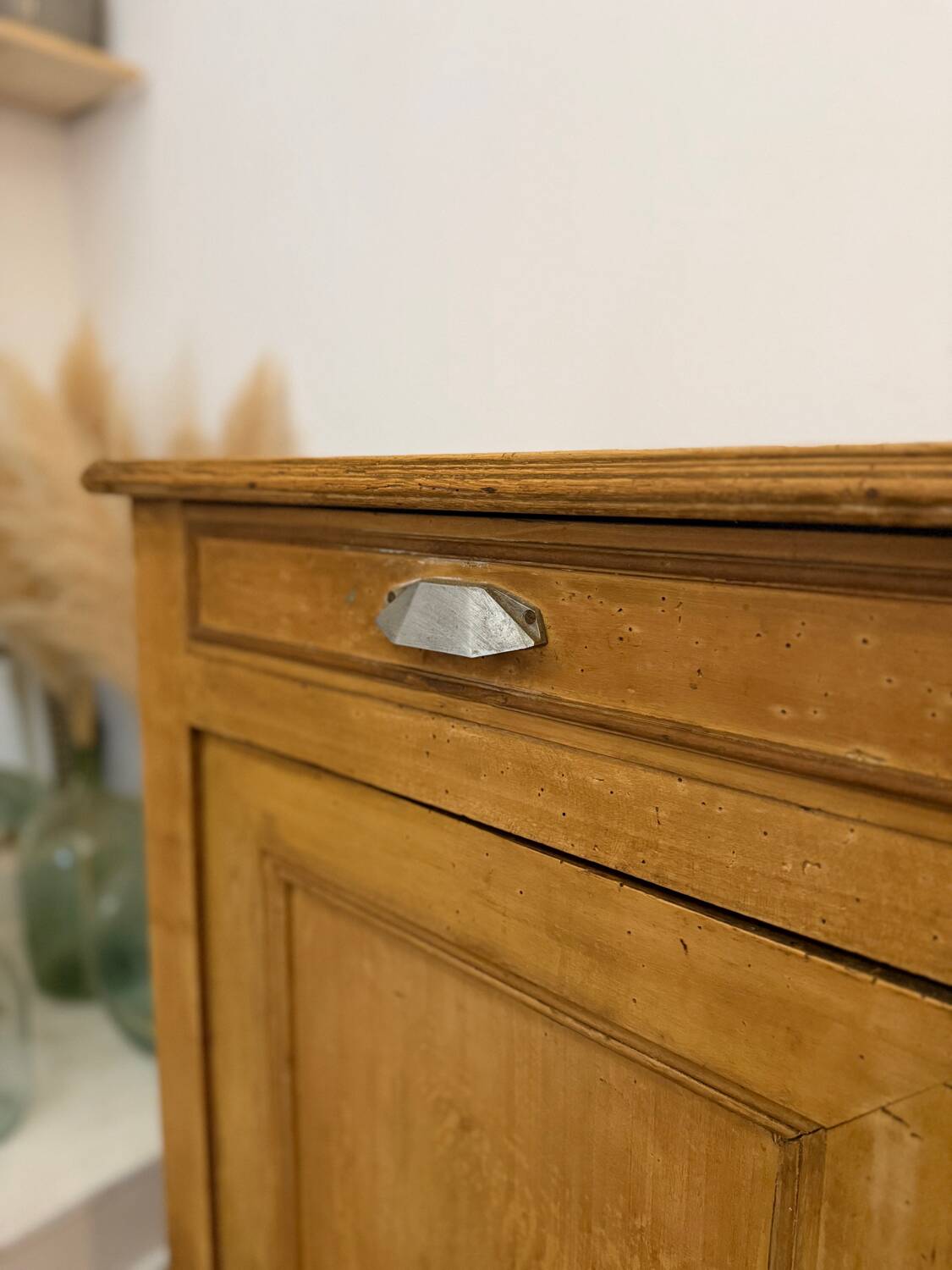 Buffet ancien en bois massif