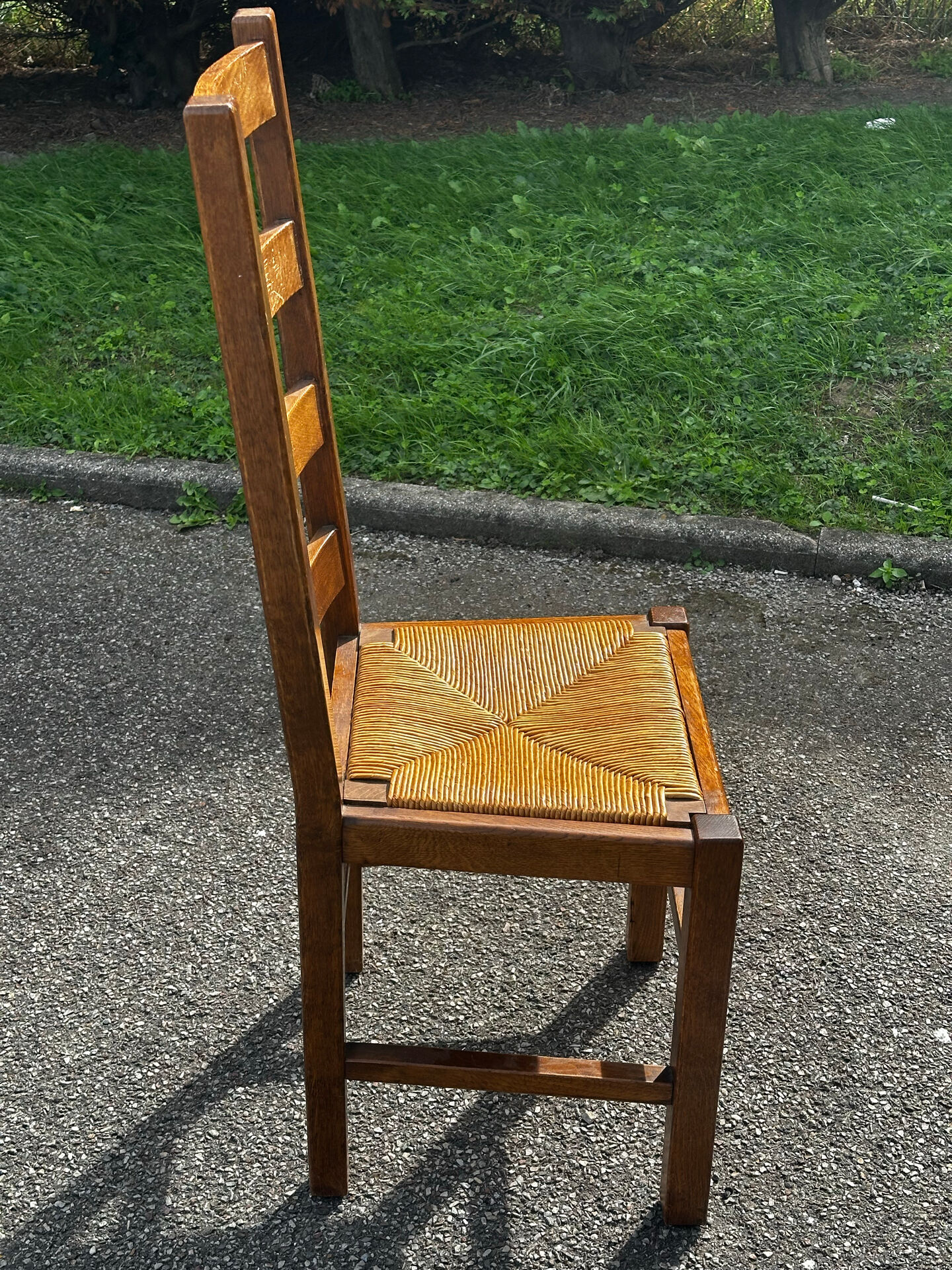 Paire de chaises en chêne et paille – années 50