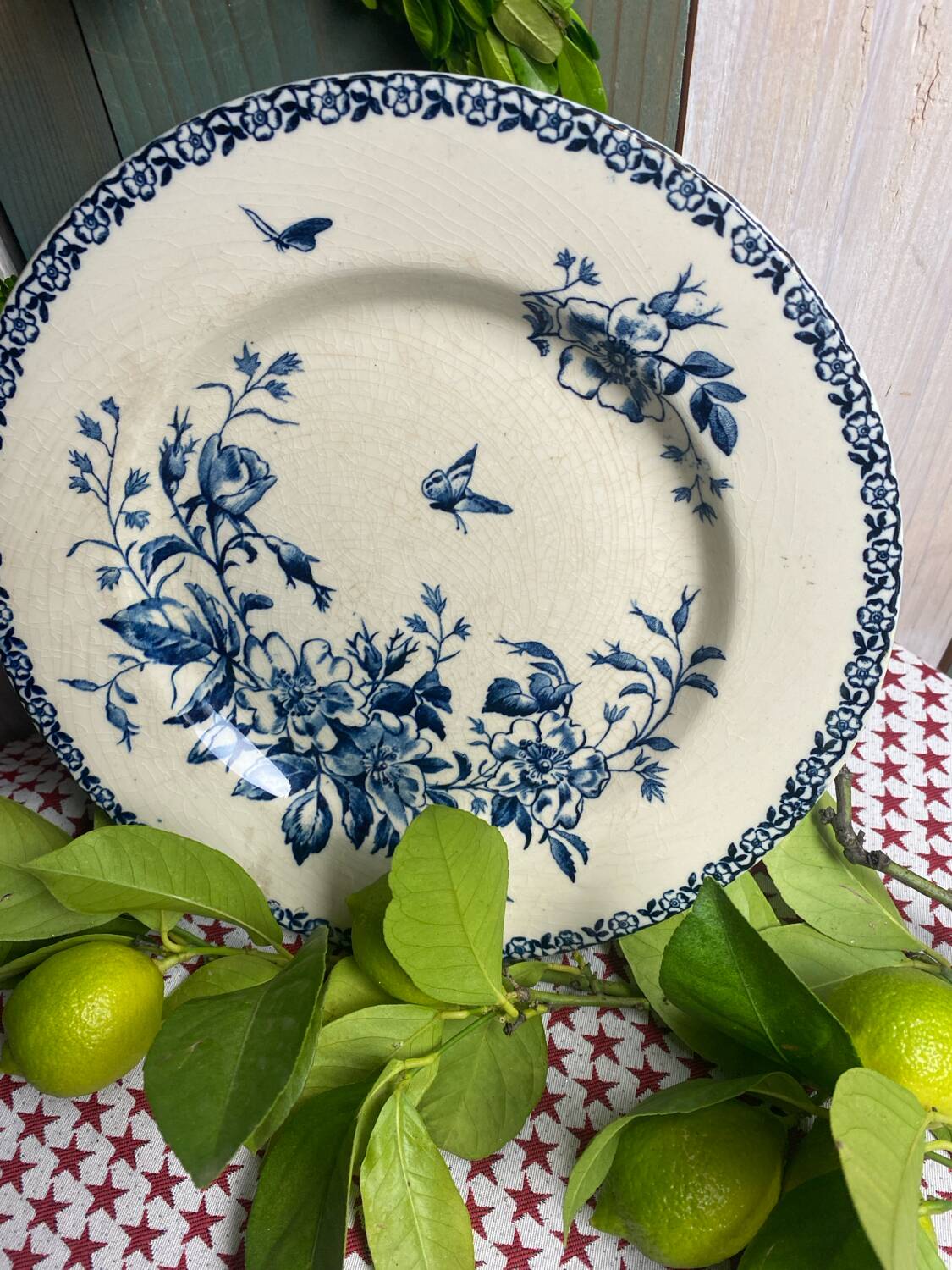 Plate on pedestal stamped Gien, Mai model