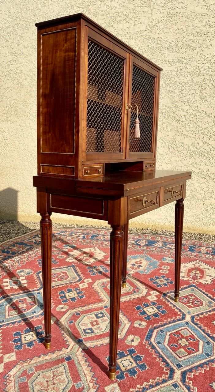 Bonheur du jour en acajou style Louis XVI