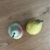 Set of 2 decorative pears in resin