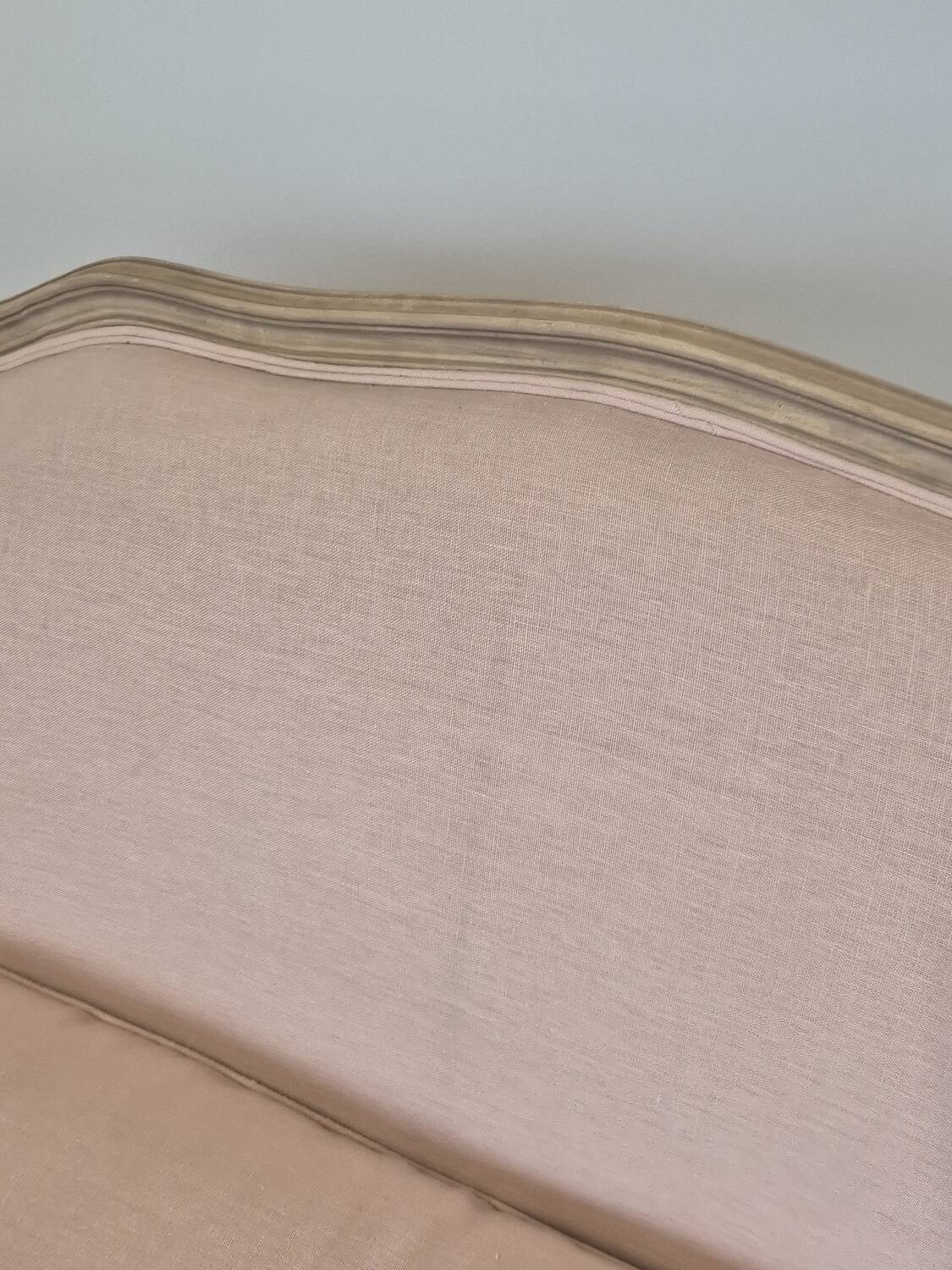 Louis XV style bench sofa in pink fabric and burlap