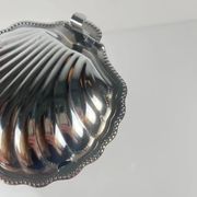 Beurrier coquillage en métal et insert bleu, 1970 avec couteau