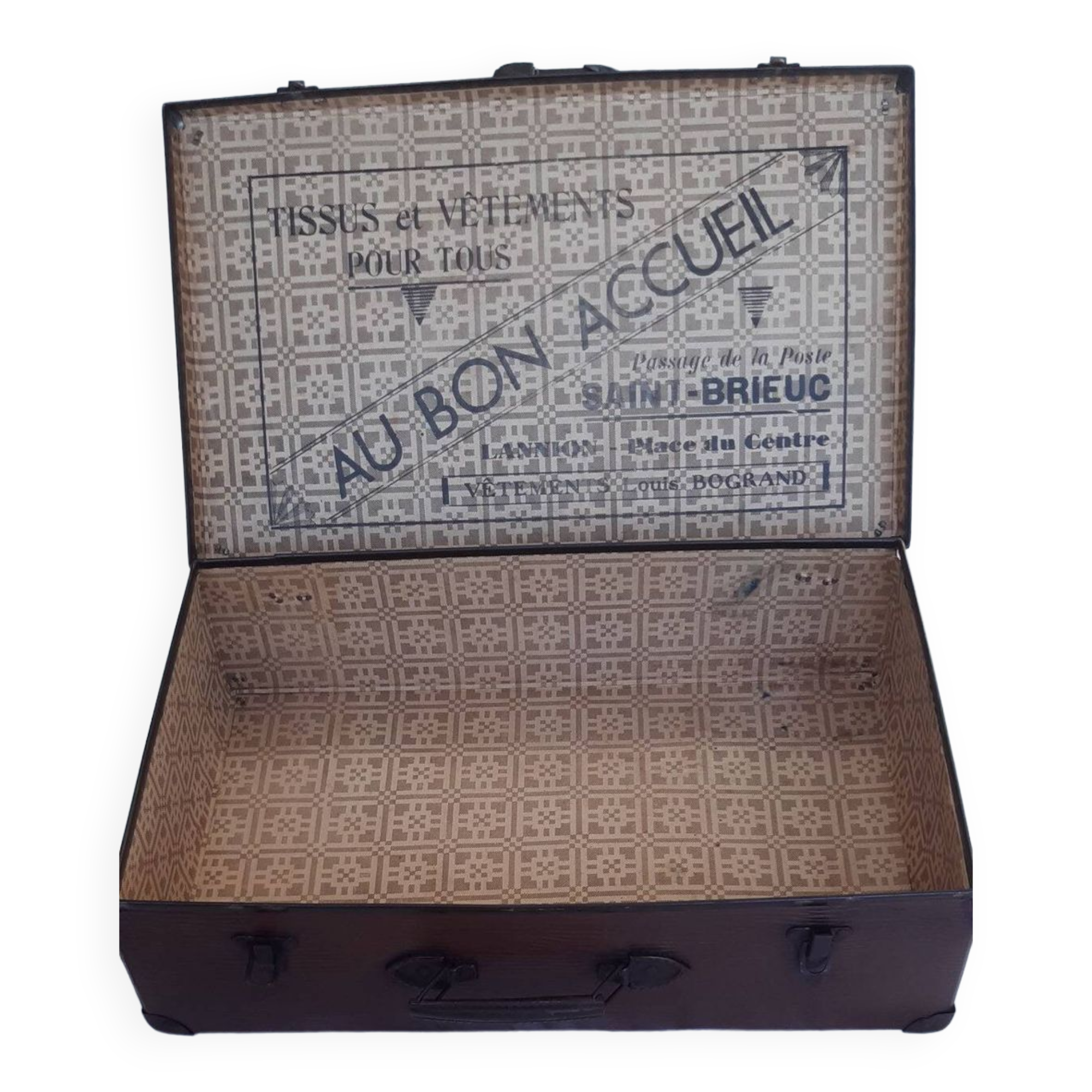 Old suitcase “Au Bon Accueil”