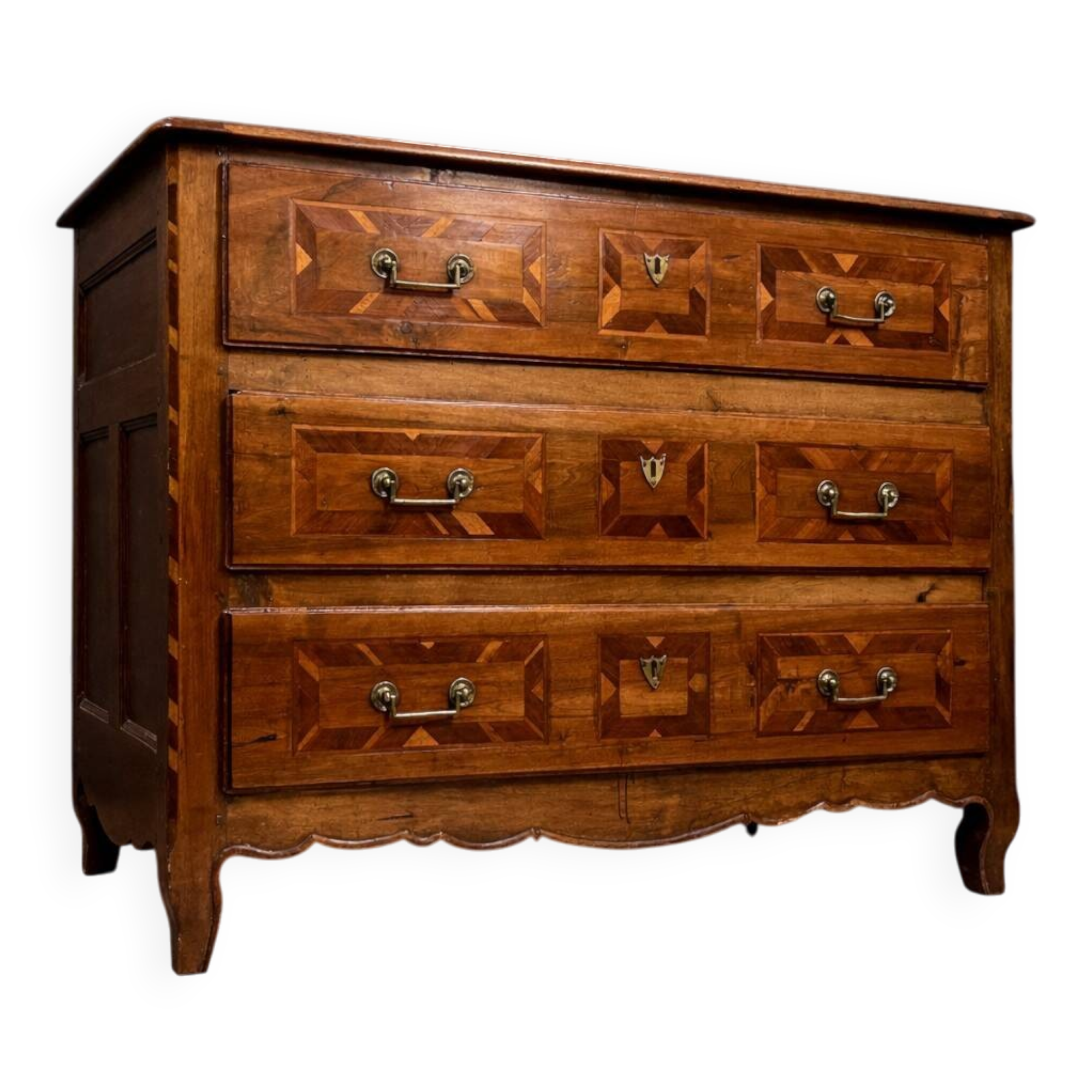 Louis XV transitional commode in precious wood marquetry.