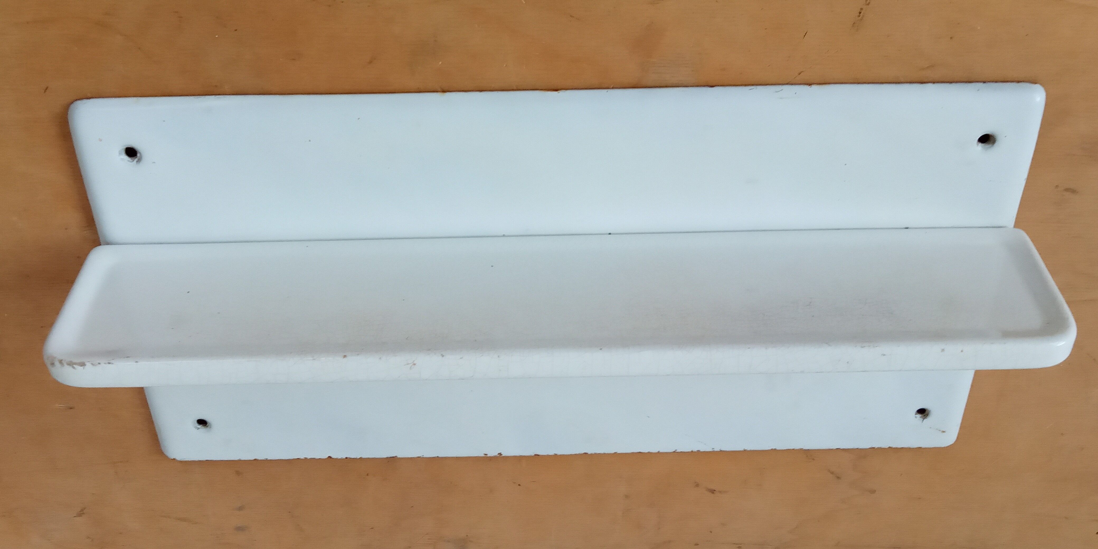 Earthenware shelf and enamelled cast iron