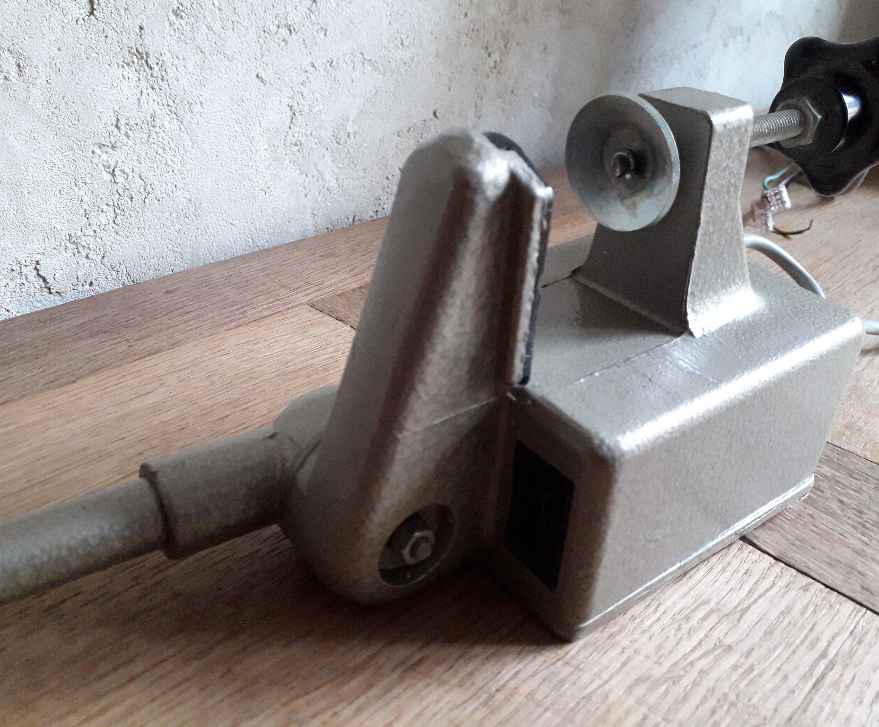 Lumina articulated and telescopic workshop lamp