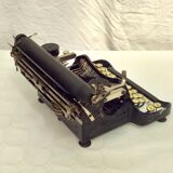 Portable typewriter corona manufacture usa around the 1920s numbered dimension: h-15xl29