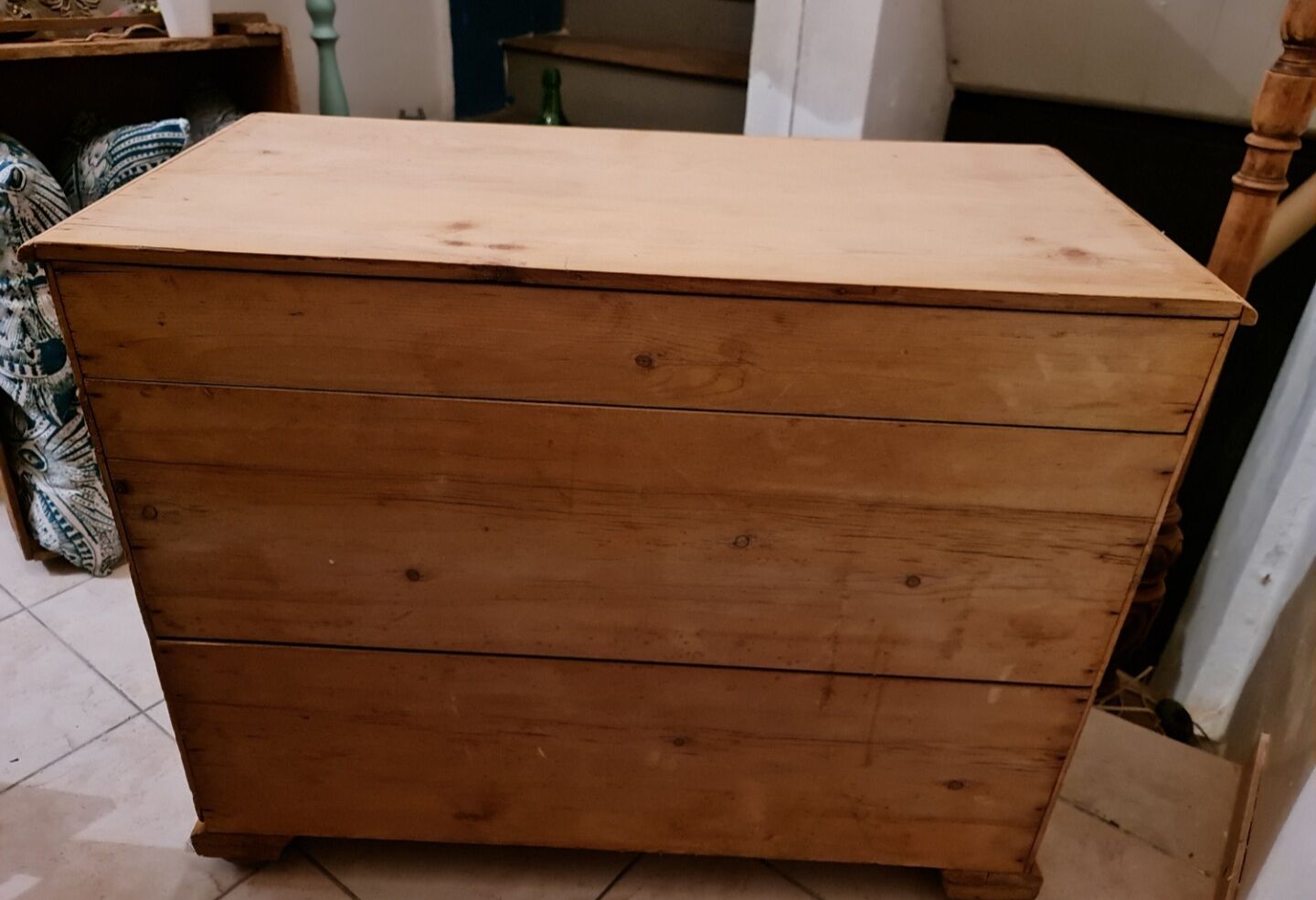 Old English chest of drawers in pine entirely sanded
