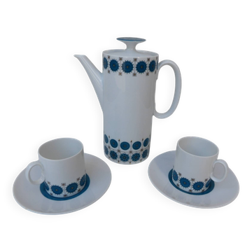 Carafe, two cups and two saucers