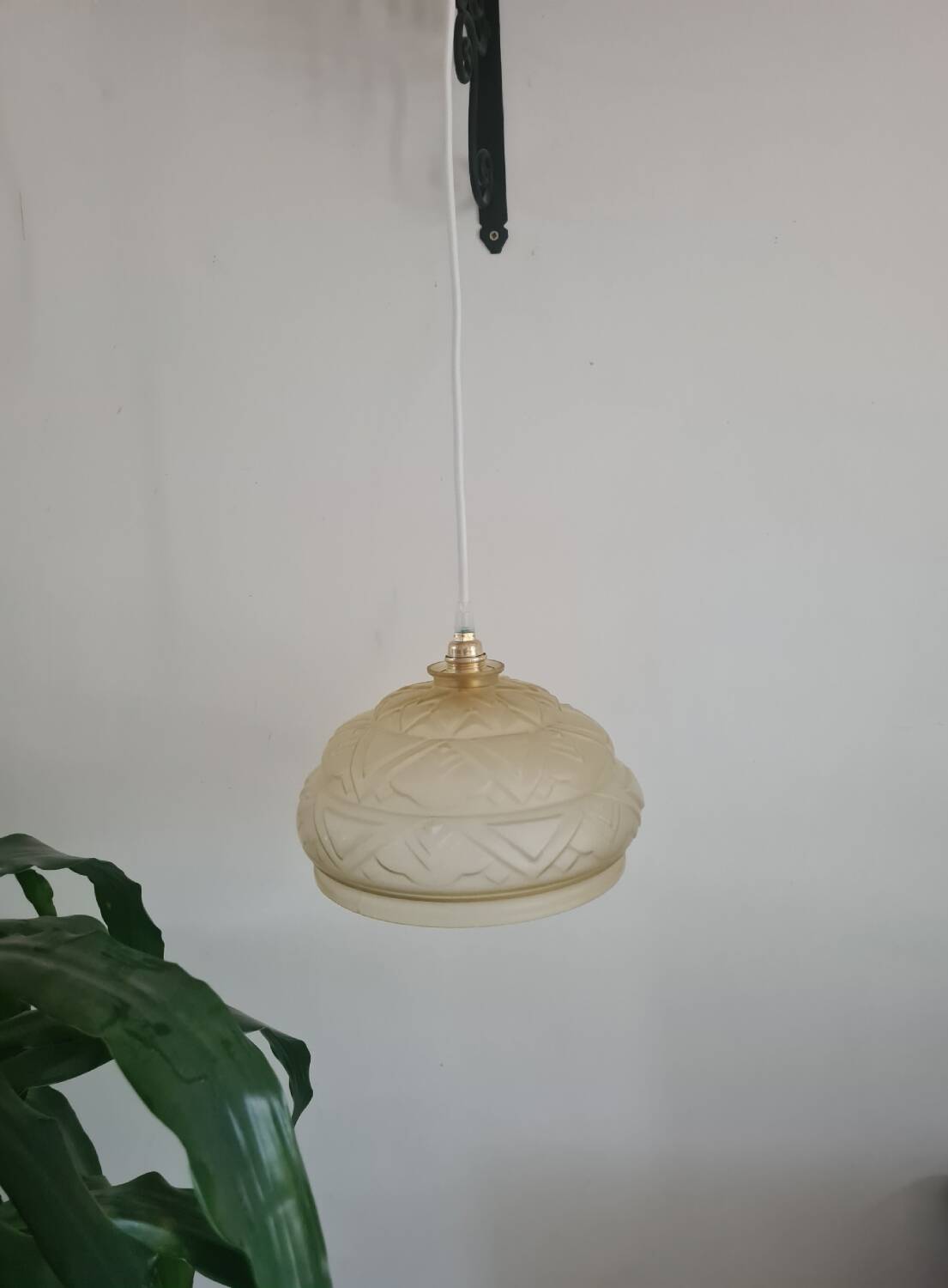 Light yellow Art Deco lampshade pendant light