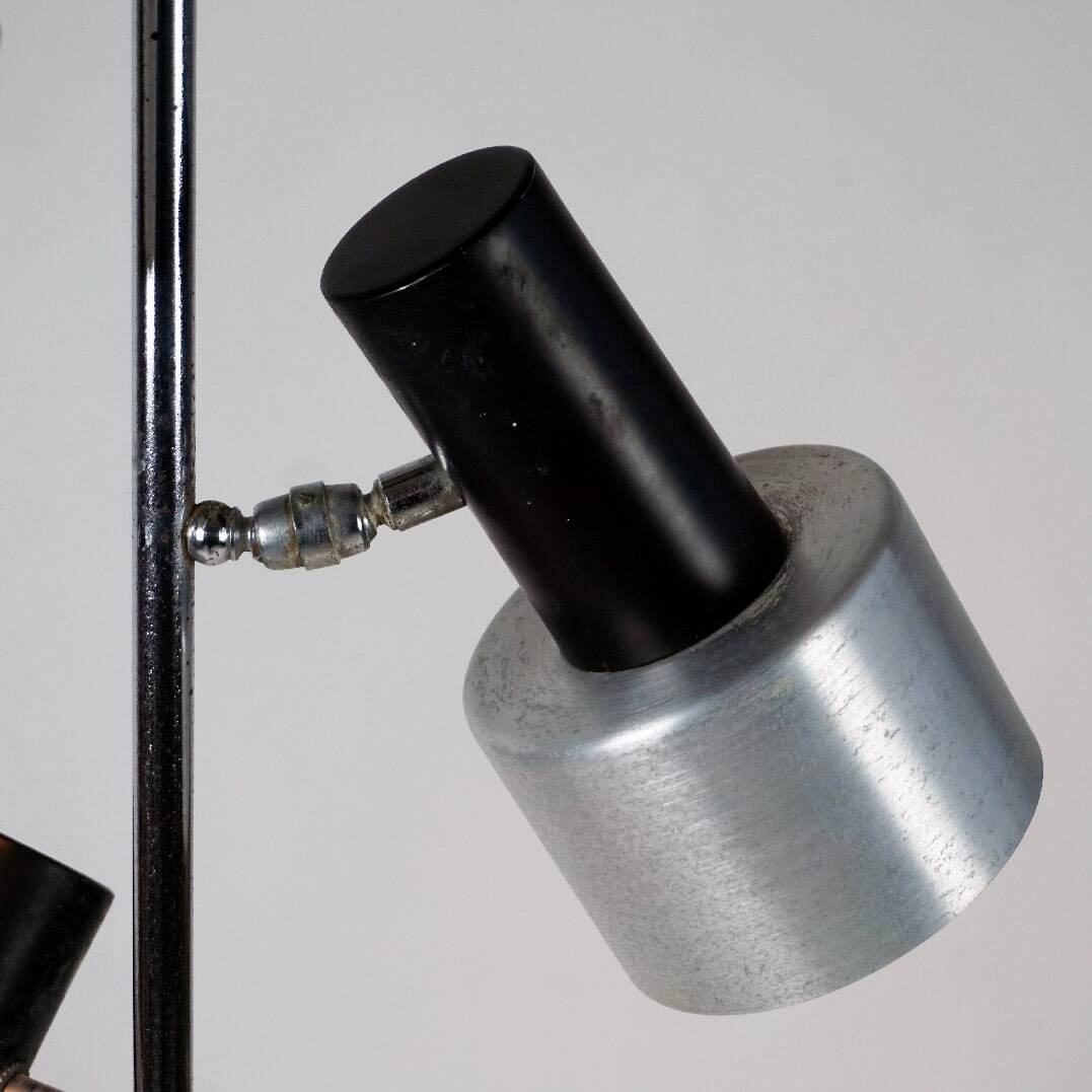 Italian Space Age Floor Lamp made of Aluminium and Black Lacquered Metal