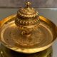Encrier XIXe en bronze doré de style Louis XIII