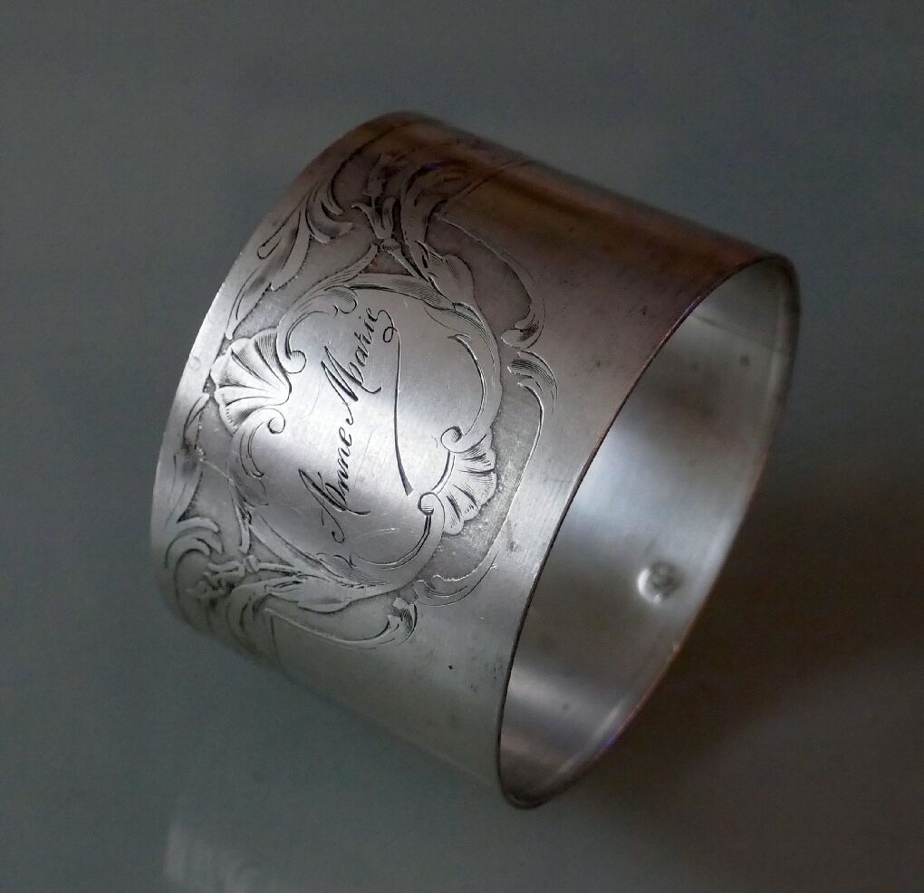 Massive silver towel round Minerva punch, Boulenger goldsmith