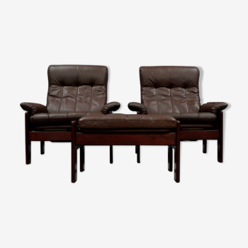 Pair of armchairs and ottoman in leather, 1970