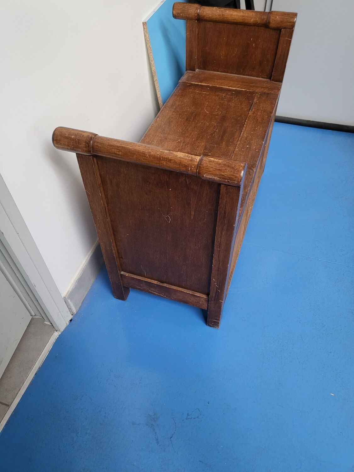 Chest booster bench