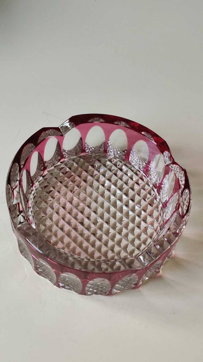 Large Val St-Lambert Ashtray/Vacuum Bin. Cranberry. Oval/Cross-hatched Patterns. Diam 15.5 cm