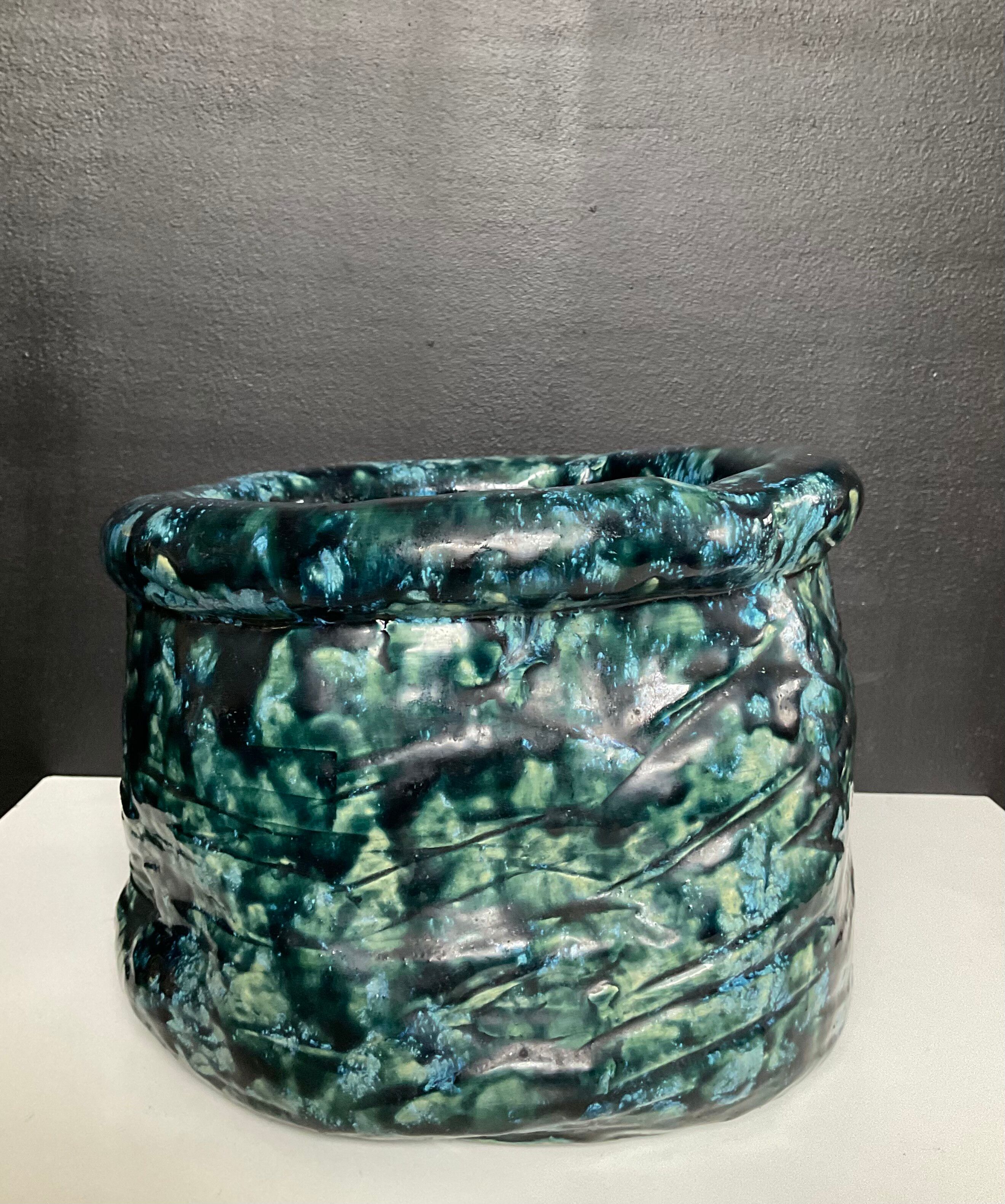 Vintage cache pot in glazed ceramic