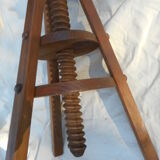 Shop stool with screw