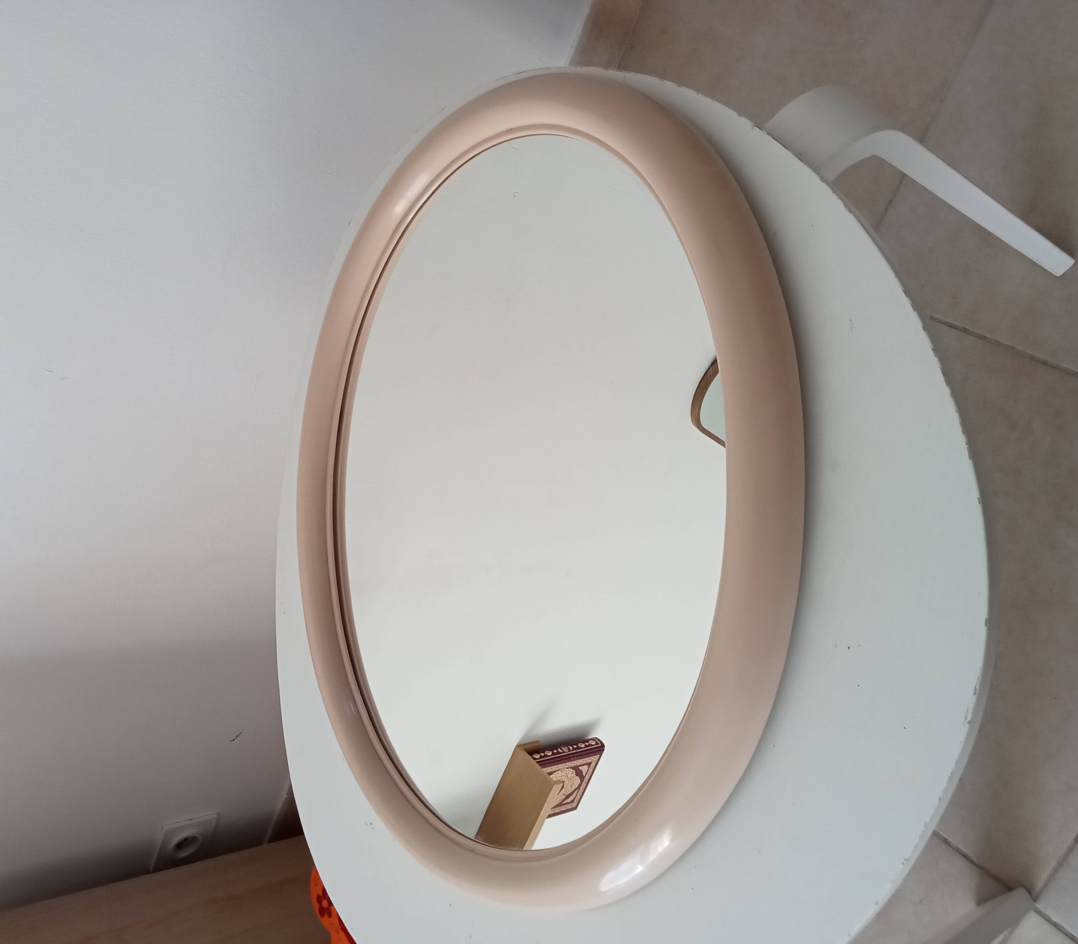 Vintage oval mirror from the 70s.