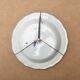 Assiette creuse en faïence de Moustiers décorée d'un oiseau, XIXe