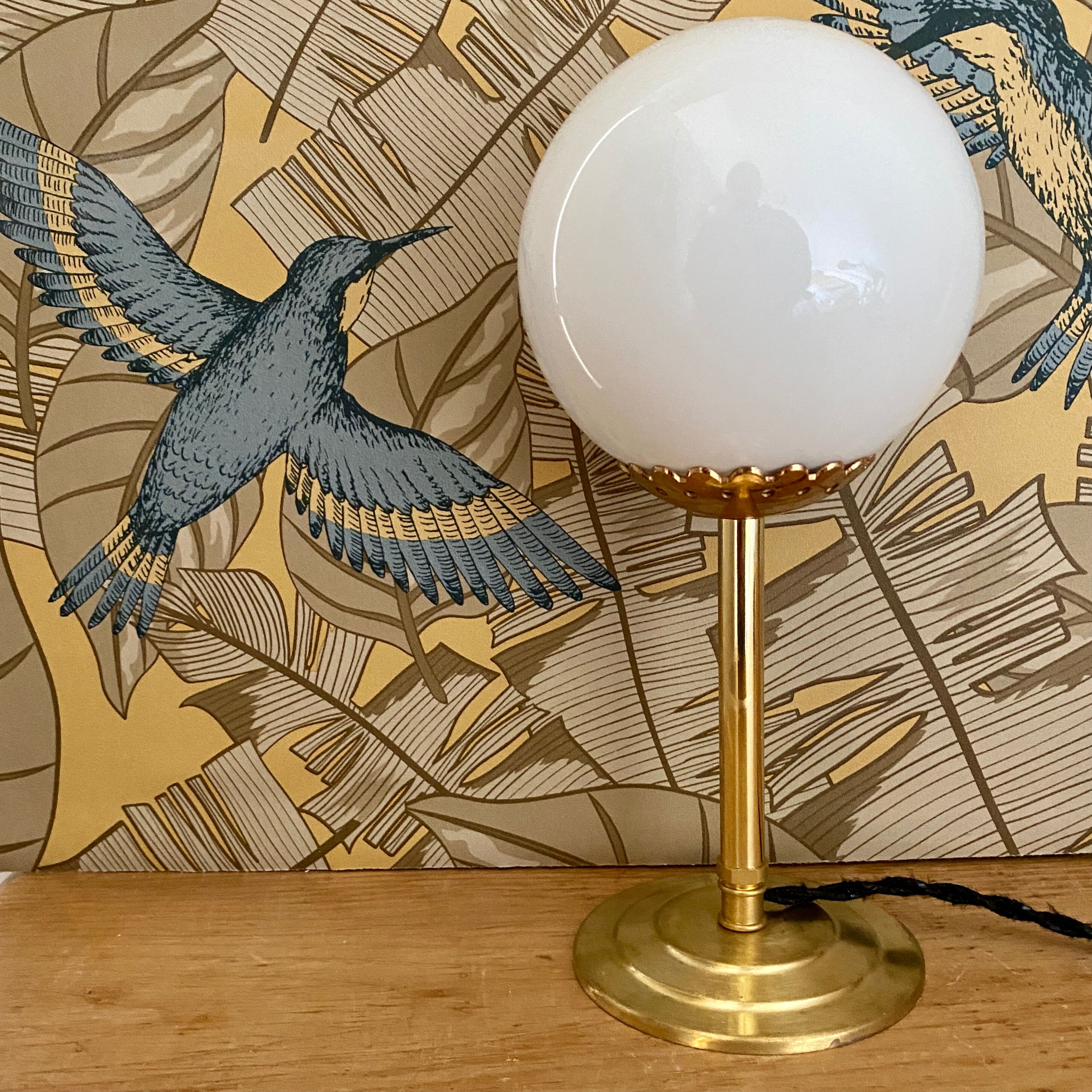 Vintage table lamp in white opaline