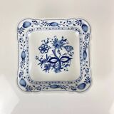 Pair of square dishes in Blue Onion porcelain Kahla – East Germany, 1960–1980