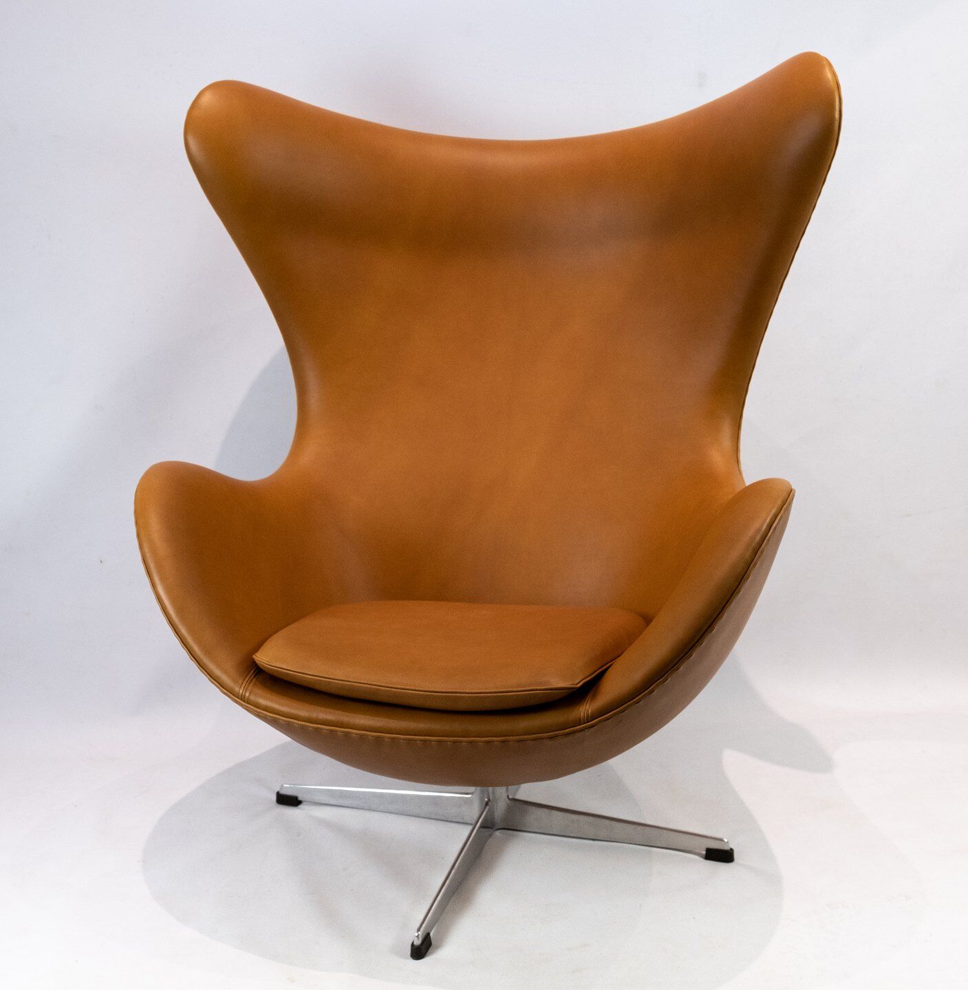 The Egg, model 3316 designed by Arne Jacobsen in 1958 and manufactured by Fritz Hansen.