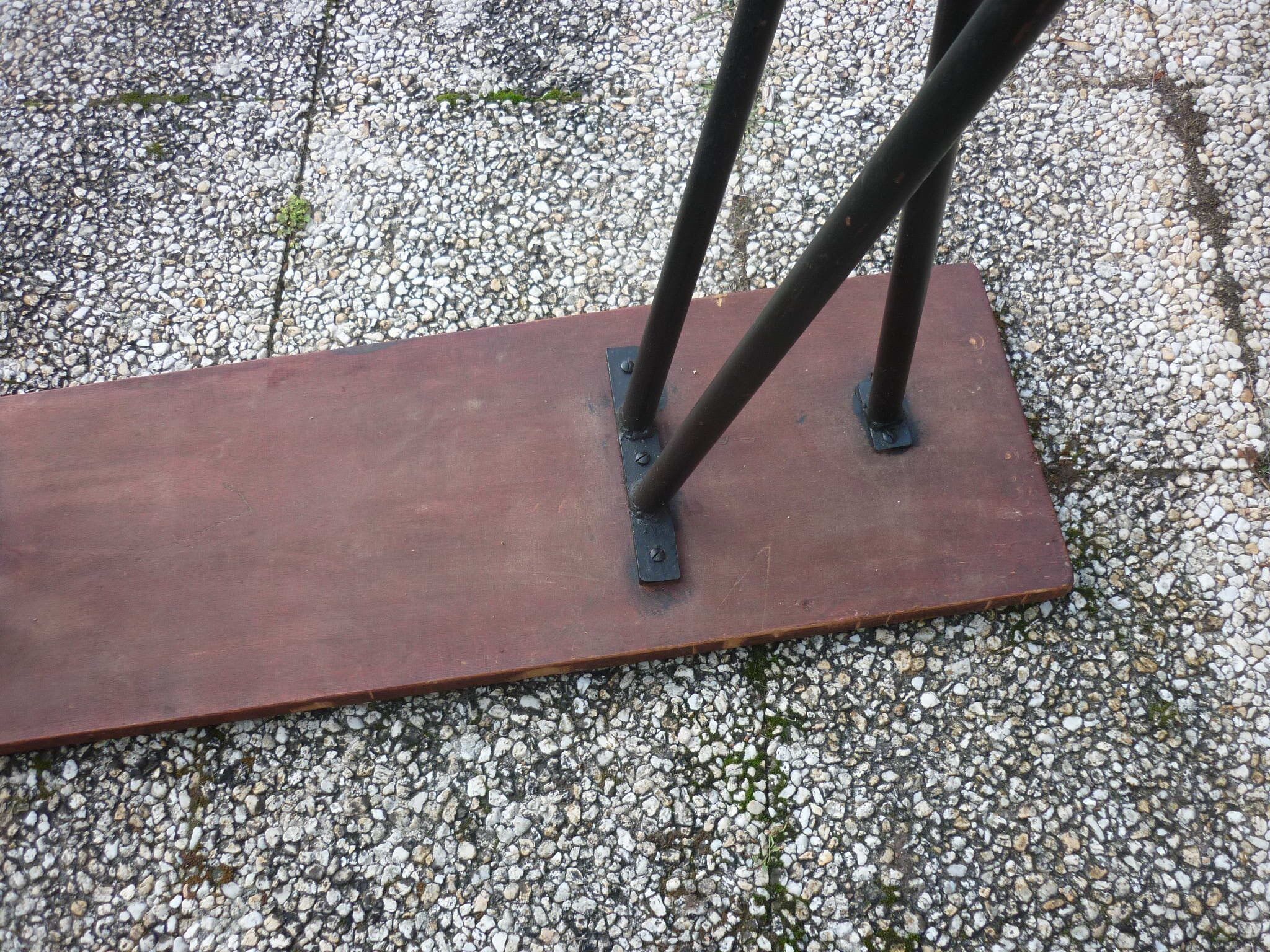 Table haute d’atelier selette plateau en bois et tubes en métal