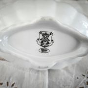 Saucière en porcelaine Manufacture blanche double filet or peint à la main