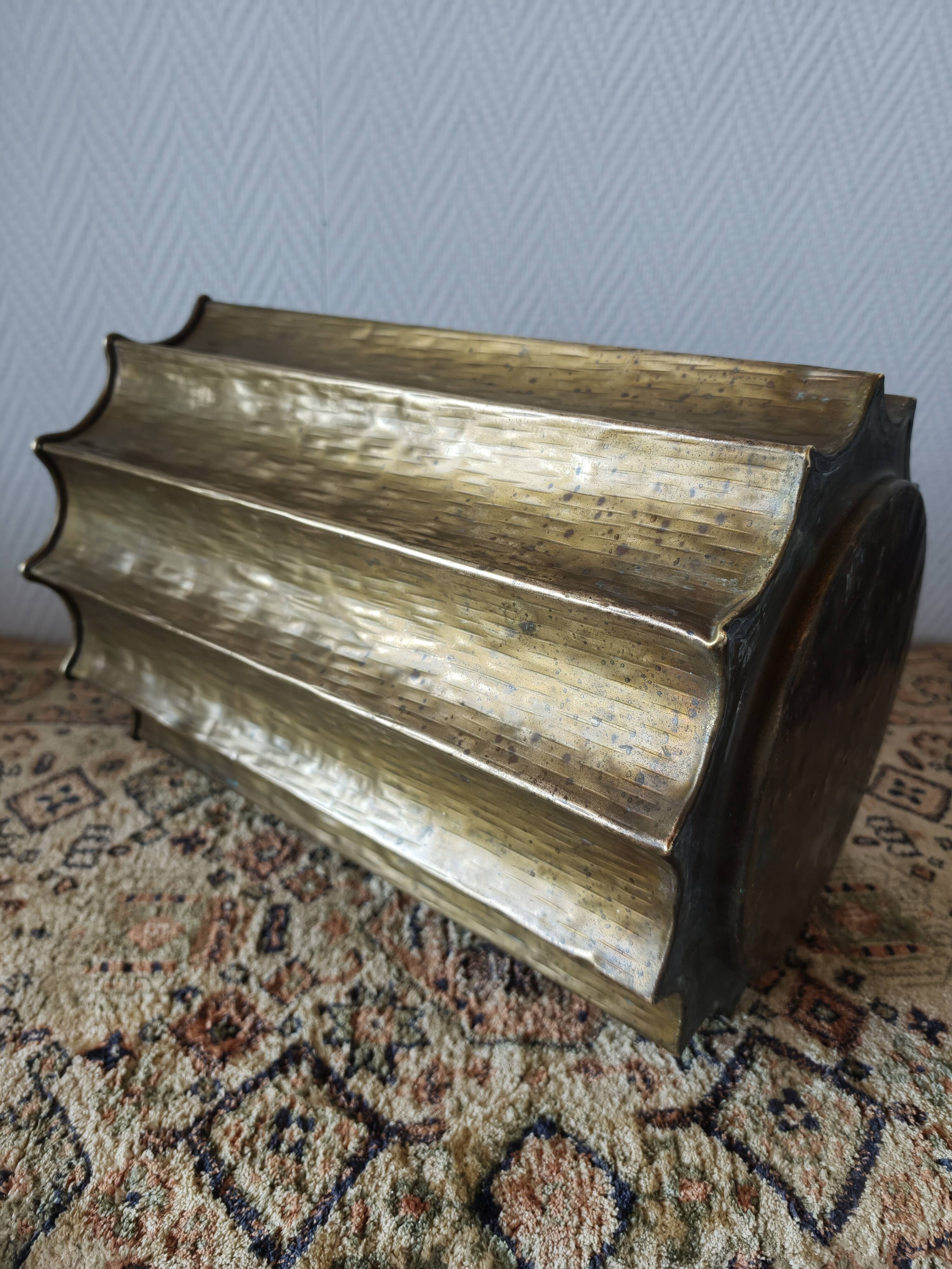 Egidio Casagrande umbrella stand in hammered brass, Italy, circa 1960.