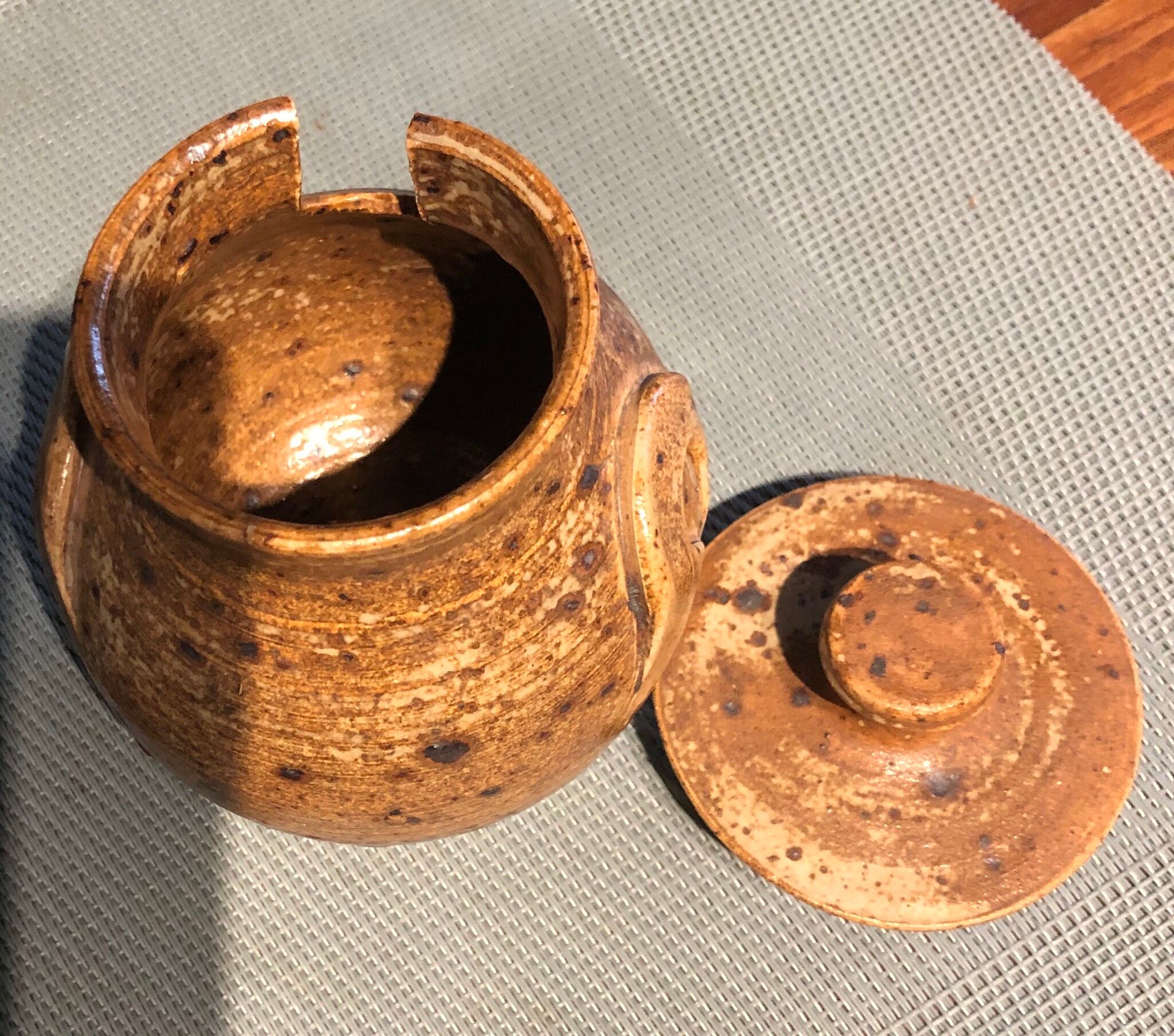 Sugar bowl signed Vergy