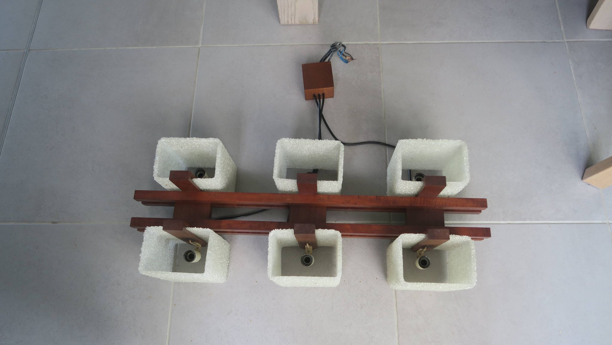 Scandinavian chandelier with 6 lights from the 60s in teak and Perspex