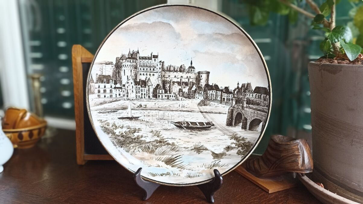 Art Deco decorative dish Creil and Montereau Choisy-le-Roi Château d'Amboise