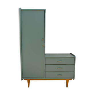 Asymmetrical cabinet
