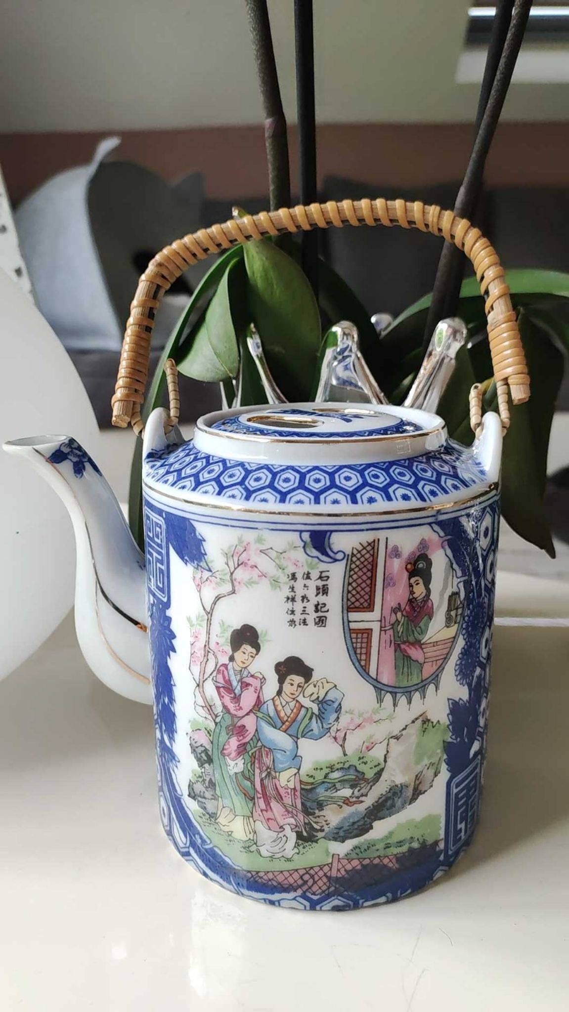 Japanese fine porcelain teapot, Geisha/cherry blossom patterns, Bamboo imitation handle