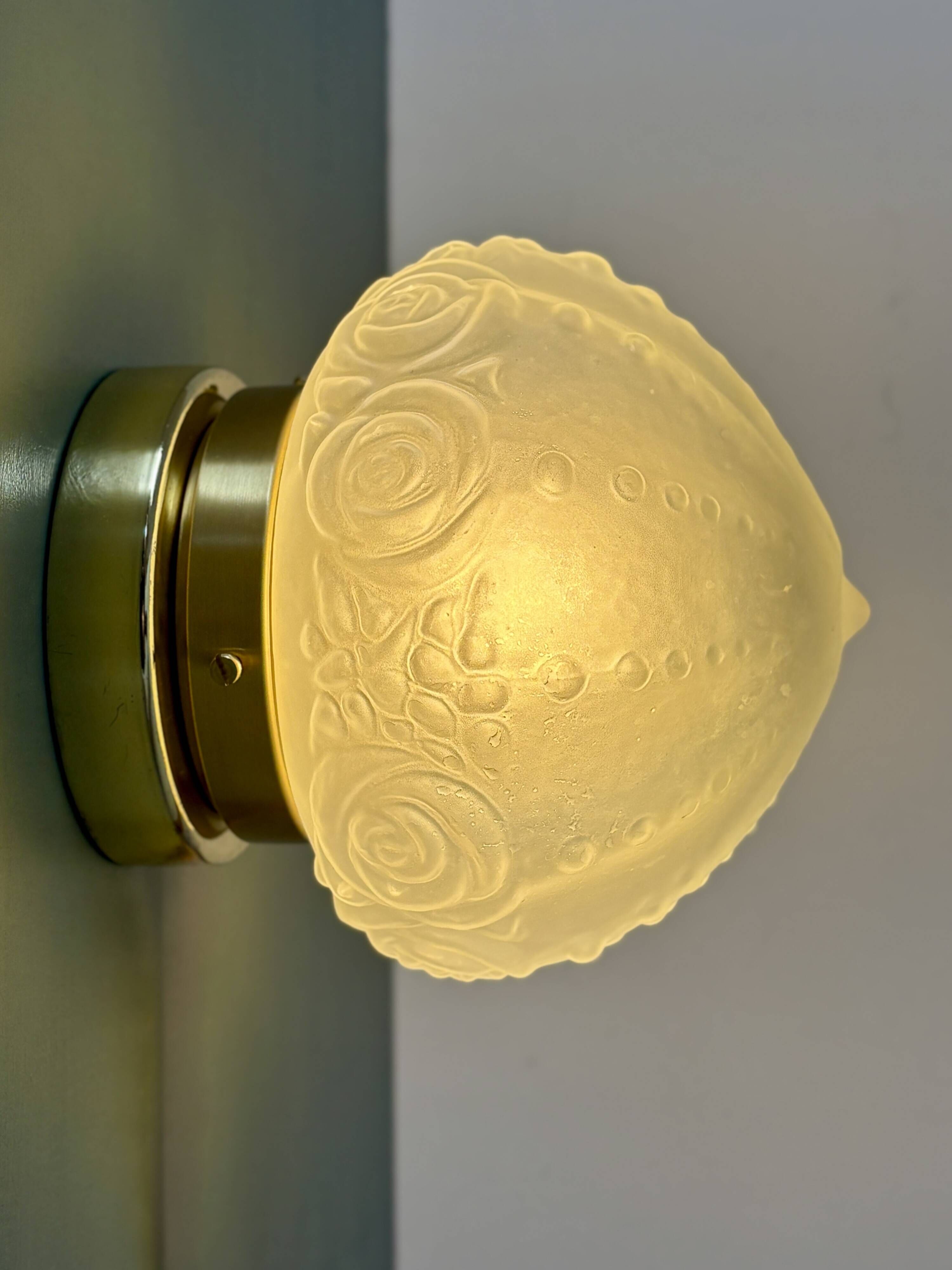 Vintage Art Deco frosted glass globe wall/ceiling light.