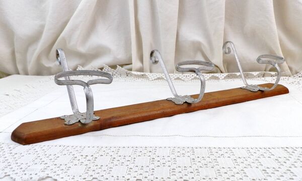 Porte-manteau et porte-chapeaux ancien à 3 crochets en bois et métal, style rustique français, accessoire de salle de bain, France