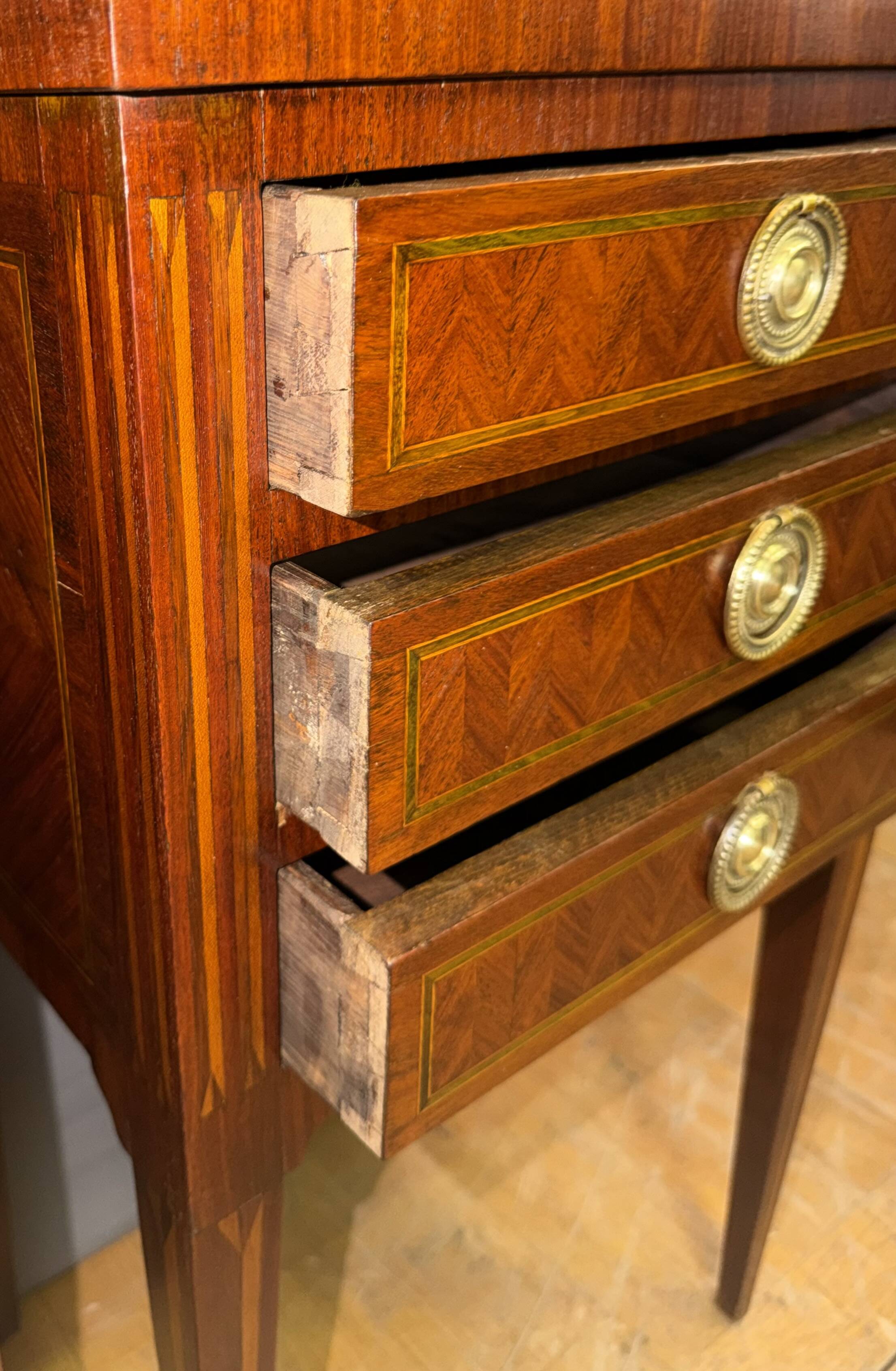 Paire de chevets de style Louis XVI