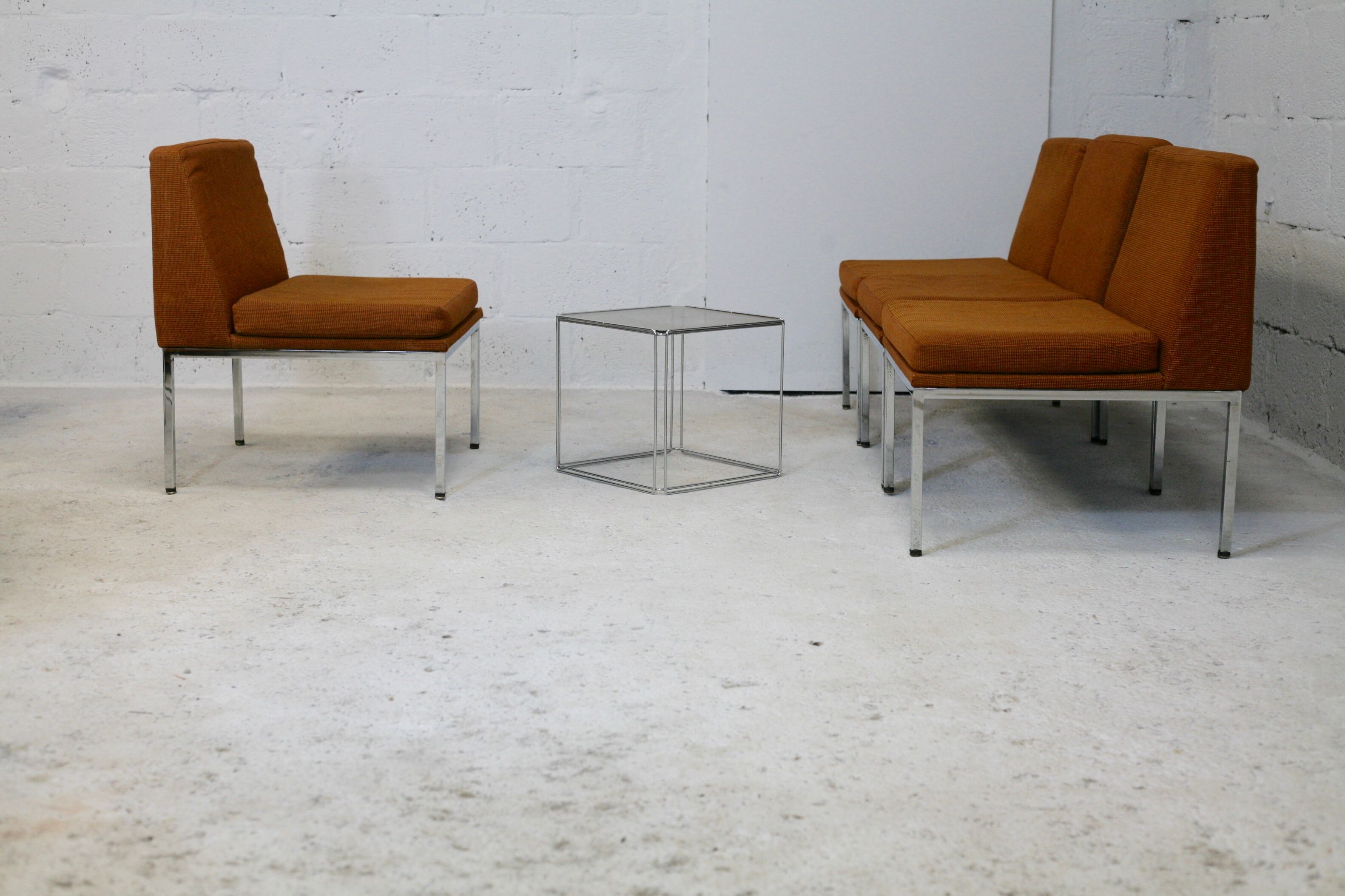 Ensemble de 10 chauffeuses de Louis Baillon, édition Planforms formant canapé modulable, circa 1950