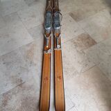 Nordic skiing in wood and skin former